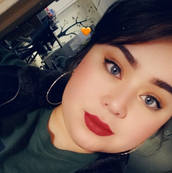 Profile Picture of Melissa Laforge (@melissa_laforge) on Poshmark