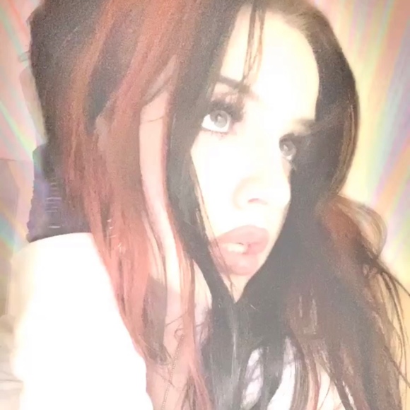 Profile Picture of Daniela Lomuscio (@cherryw1ne) on Poshmark