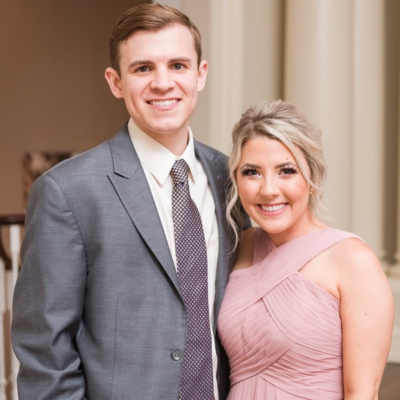 Profile Picture of Lauren Courrege (@laurencourrege) on Poshmark