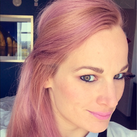 Profile Picture of Rachael Rader (@ctotherella) on Poshmark