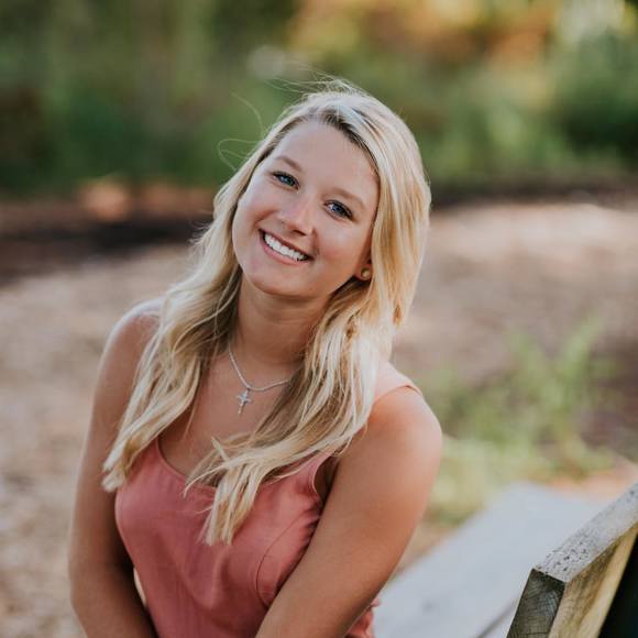 Profile Picture of Haley Dewildt (@haleydewildt) on Poshmark