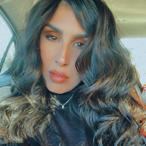 Heather Assal - Poshmark Profile Picture of Heather Assal (@heather_assal) on Poshmark