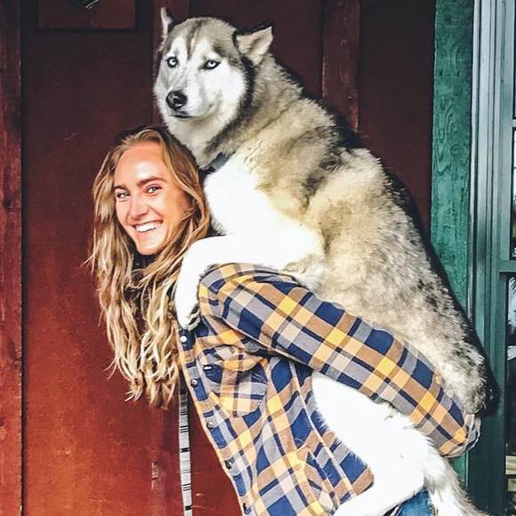 Profile Picture of Anna Shadbolt (@annadventure) on Poshmark