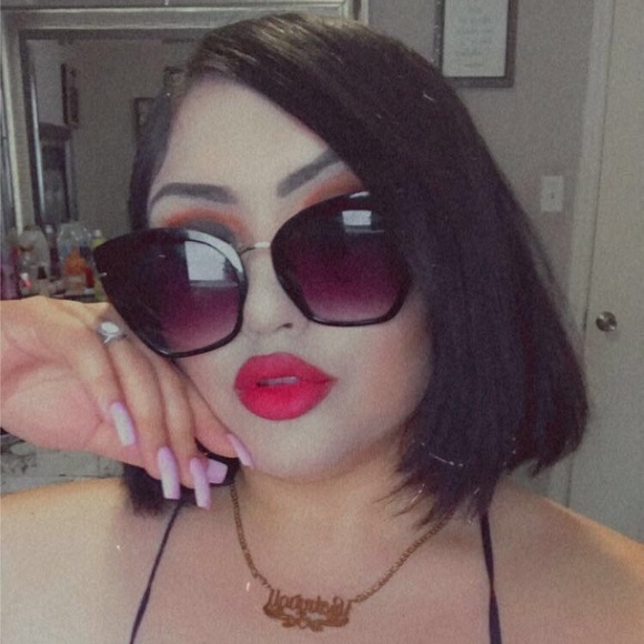 Myrah Laureles - Poshmark Profile Picture of Myrah Laureles (@myrahdoll) on Poshmark