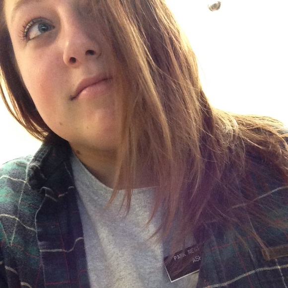 Profile Picture of Ashlee Olson (@ashleejoy1226) on Poshmark