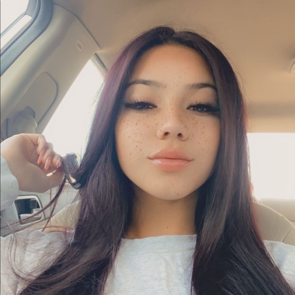 Profile Picture of Adriana Monroy (@adrianamonro781) on Poshmark