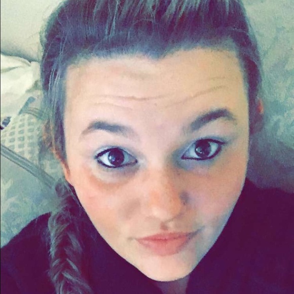 Profile Picture of Heather Fickert (@heather428) on Poshmark
