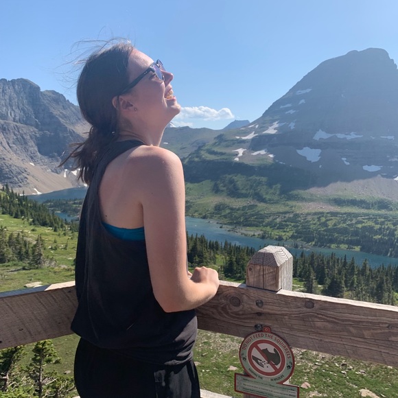 Profile Picture of Chloe Morrison (@chloemorriso295) on Poshmark