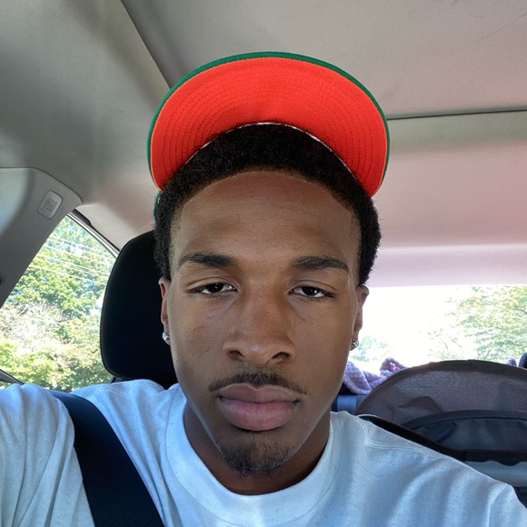 Profile Picture of Michael Stevens (@michaelsteve196) on Poshmark