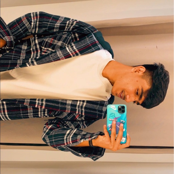 Profile Picture of Oded Kurgaonkar (@oded_kurgaonkar) on Poshmark