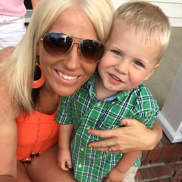 Profile Picture of Felicia Batts (@fbatts73185) on Poshmark