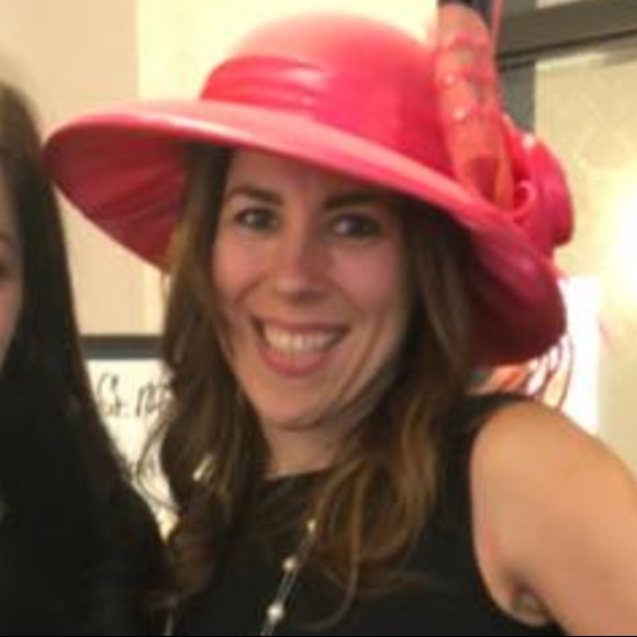 Profile Picture of Cindy Cossuto (@consigncloud9) on Poshmark