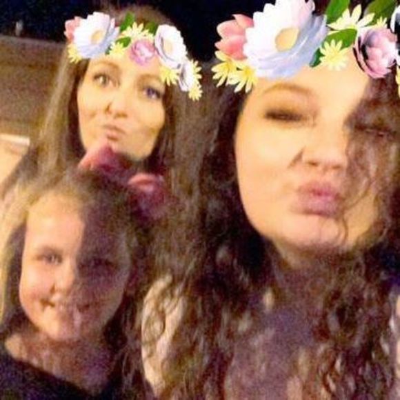 Profile Picture of Melissa Oniszko (@unoswife) on Poshmark