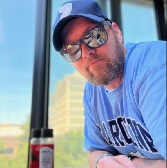 Profile Picture of Robert Frost (@frostbite0114) on Poshmark