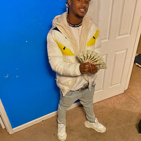 Profile Picture of Corey Hawthorne (@coreyhawthorne) on Poshmark