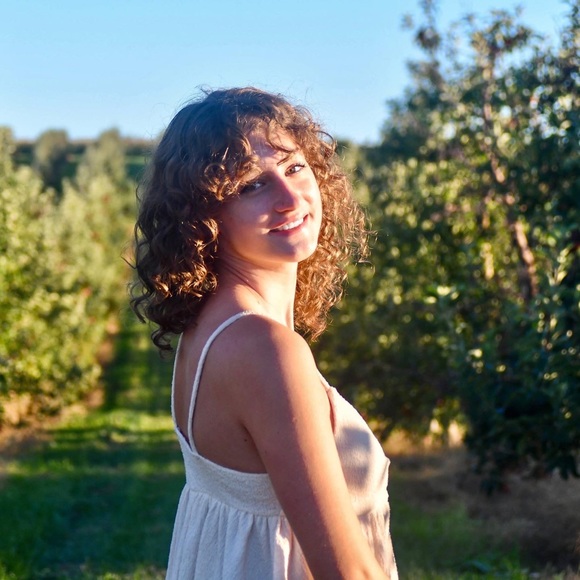 Profile Picture of Meagan Fatcheric (@meeaaagaan) on Poshmark