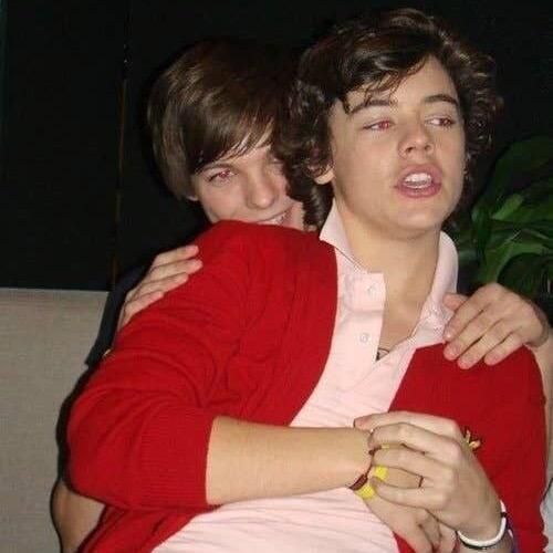 Profile Picture of larryfics (@larryfics_) on Tiktok