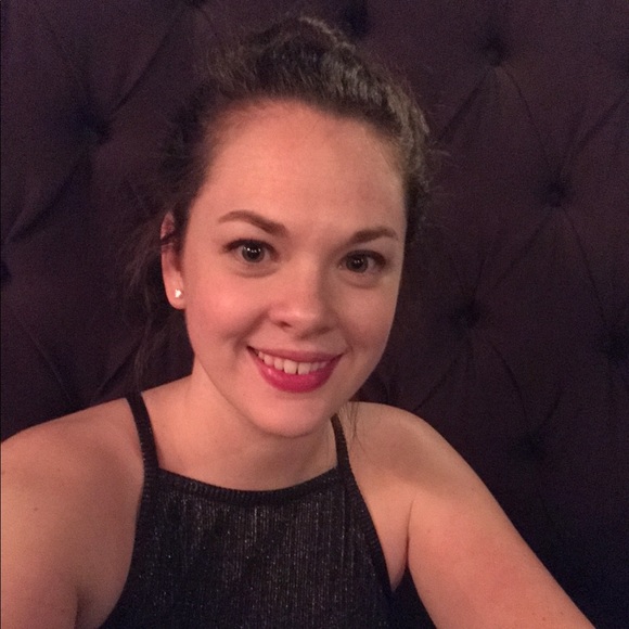 Profile Picture of Elizabeth Kyger (@ebeth77) on Poshmark