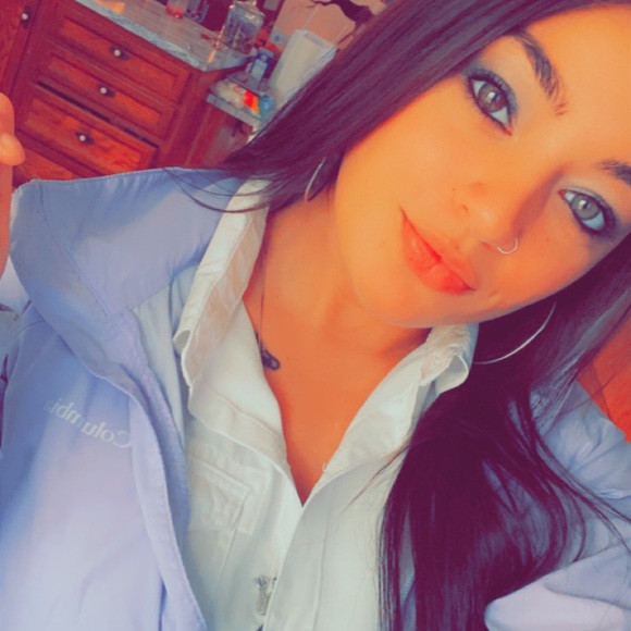 Profile Picture of Danyell Coro (@dcoro94) on Poshmark