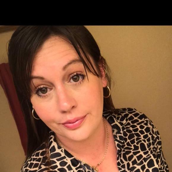 Profile Picture of Ashley Eades (@smash8700) on Poshmark