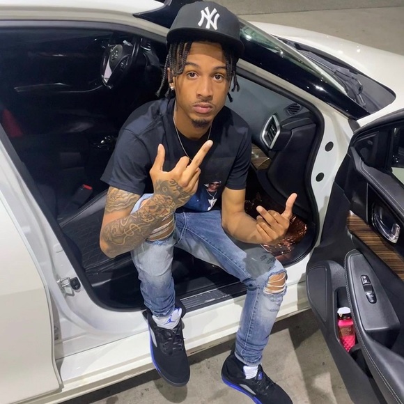 Profile Picture of Michael Jernigan (@michaeljerni685) on Poshmark