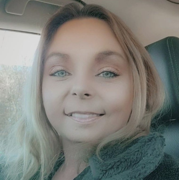 Profile Picture of Nichole Coffman (@nichole_coffman) on Poshmark