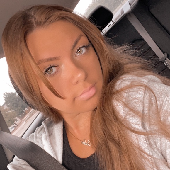 Profile Picture of Callie Selje (@calliebselje) on Poshmark