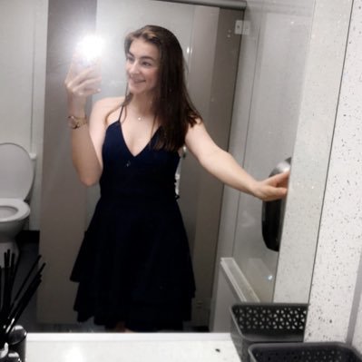 Profile Picture of Chloe Devine (@chloedevine2000) on Twitter