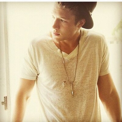 Profile Picture of Marisol (@@MrsNickRoux) on Twitter