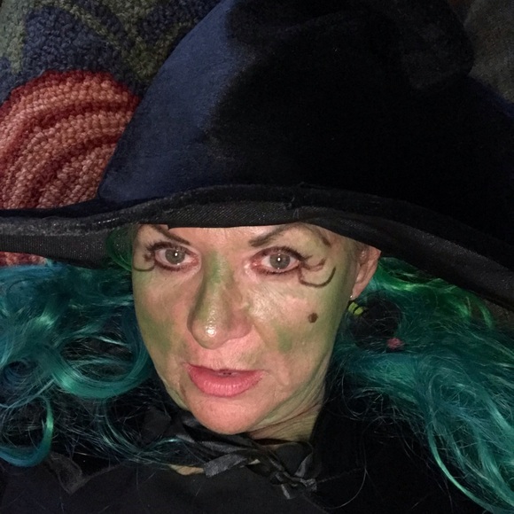 Profile Picture of Ann Travis (@anntravis) on Poshmark
