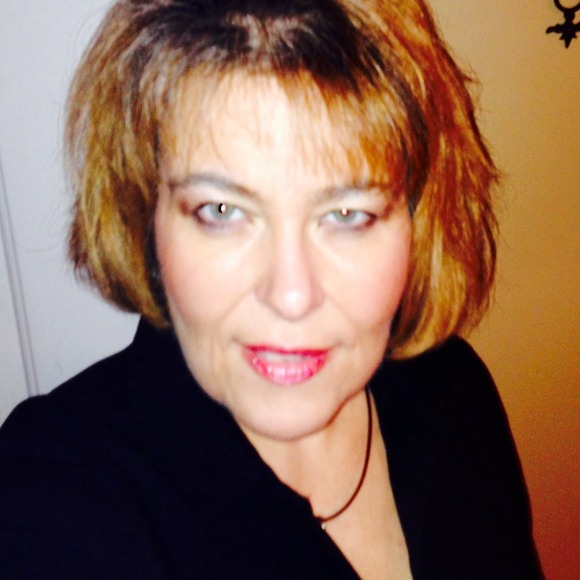 Debra Cozzone - Poshmark Profile Picture of Debra Cozzone (@debcozz67) on Poshmark