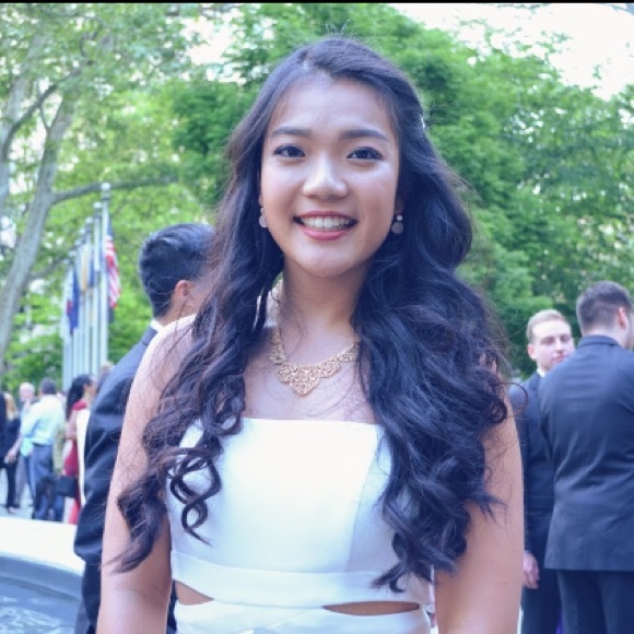 Profile Picture of Allison Mark (@amark28) on Poshmark