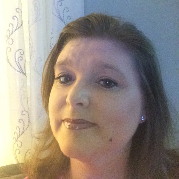 Profile Picture of Amy Yanner (@lil_yan) on Poshmark