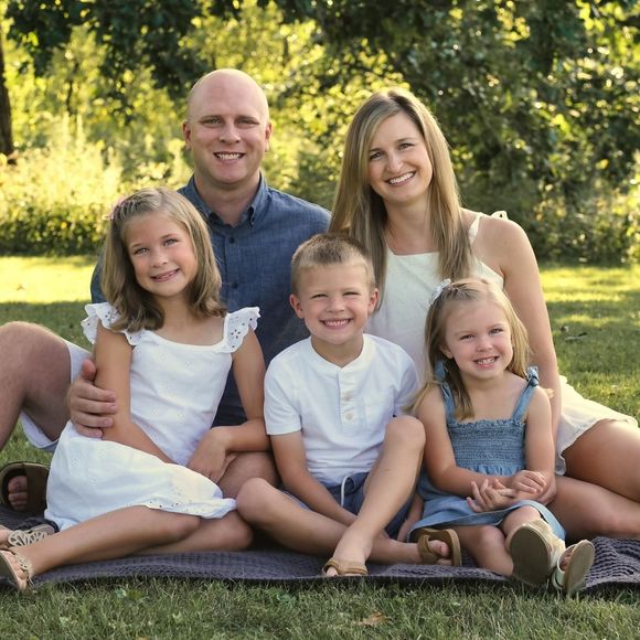 Profile Picture of Joe Sveen (@sveenjm) on Poshmark