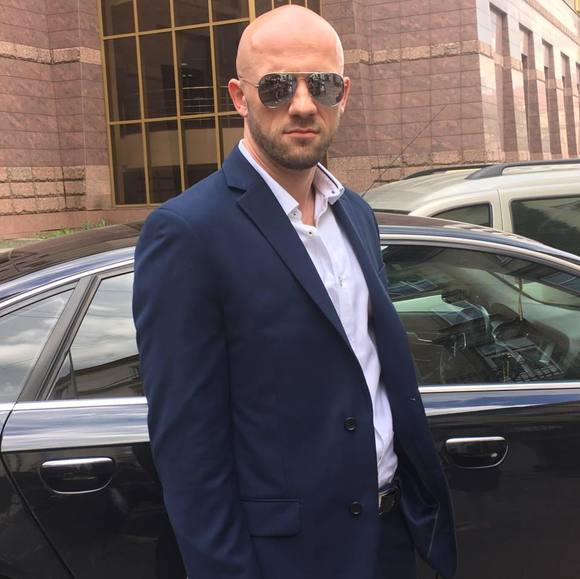 Profile Picture of Yurko Labinskiy (@yurko_lab) on Poshmark