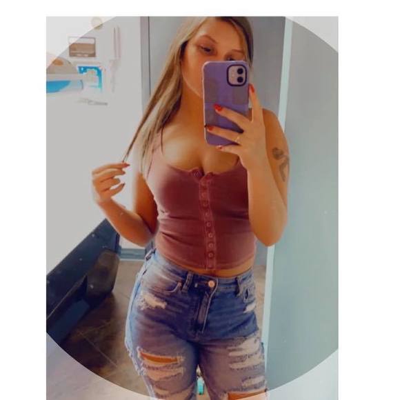 Profile Picture of Jessica Braese (@jbraese) on Poshmark