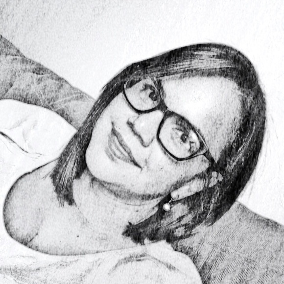 Profile Picture of Gissela Cardona (@gisselacd) on Poshmark