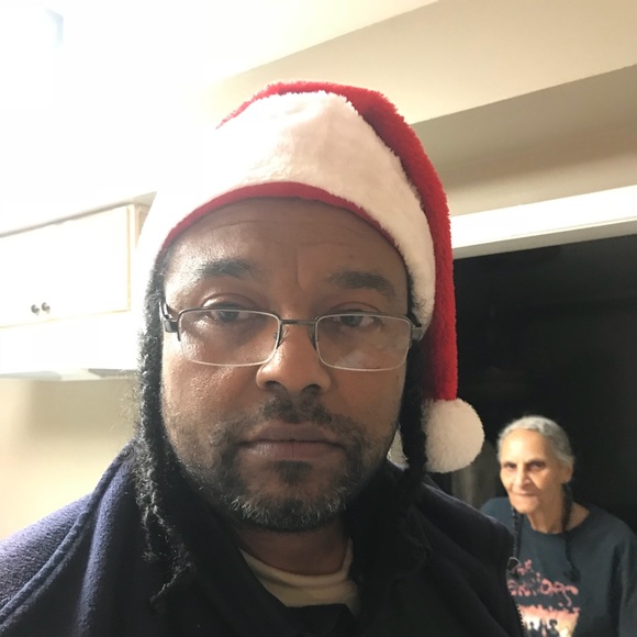 Profile Picture of Richard Dedeaux (@mailman1994) on Poshmark