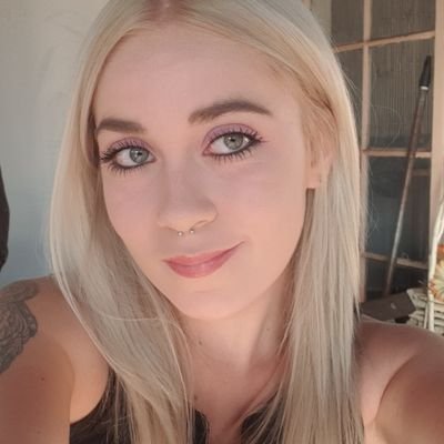 Profile Picture of Justine De Lange (@JustinedeLange) on Twitter