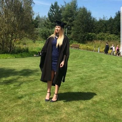 Profile Picture of Miss Ditcher 🐝 (@MissDitcher) on Twitter