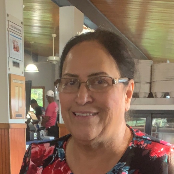 Profile Picture of Yvonne l. Hunt (@von470) on Poshmark