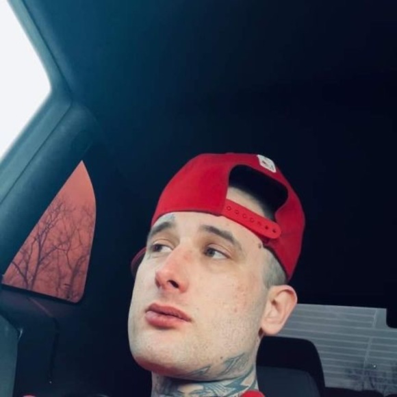 Profile Picture of Aaron Bradley (@aaronbradley519) on Poshmark