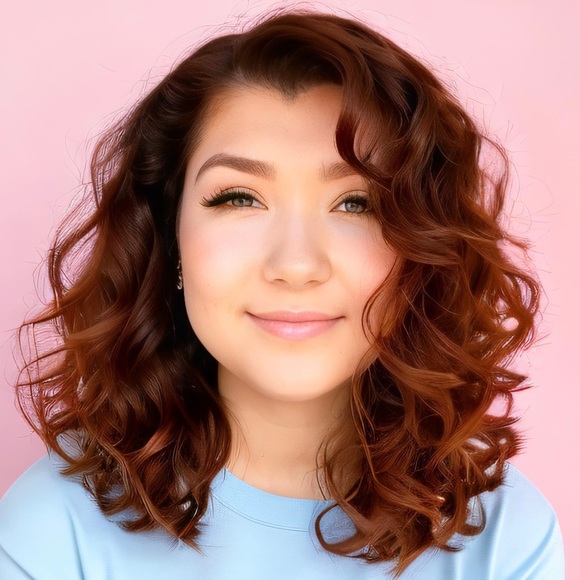 Profile Picture of Hannah Branthwaite (@hannahbran) on Poshmark