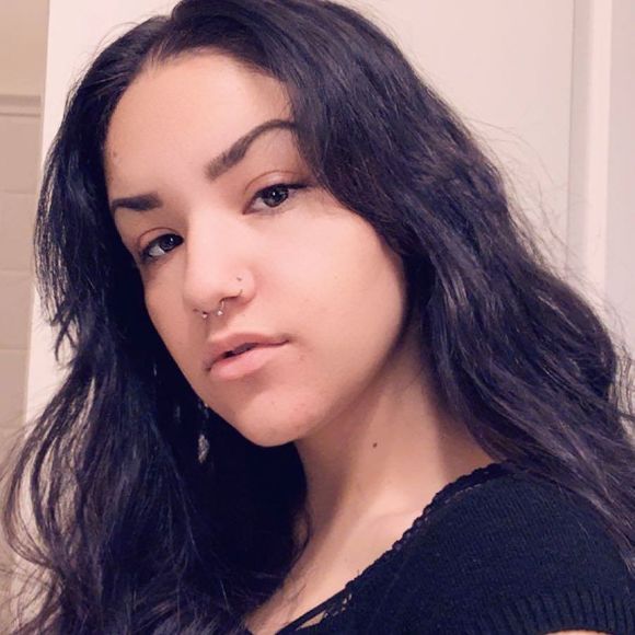 Profile Picture of Shanna Samarripa (@smashedbanana) on Poshmark