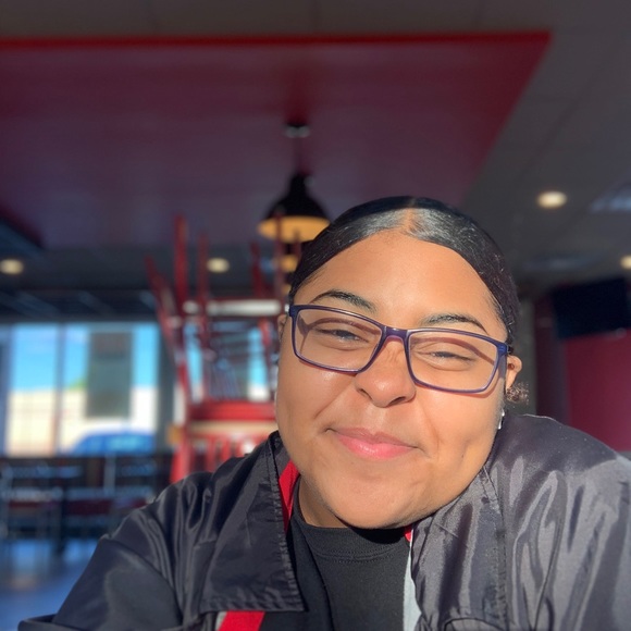 Profile Picture of Cayla Campbell (@anyaee03) on Poshmark