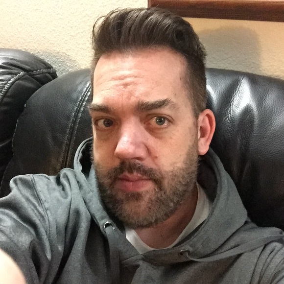 Profile Picture of Troy Niesen (@tnbadger12) on Poshmark