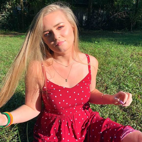 Profile Picture of Destiny Brown (@destinykaylaaa) on Poshmark