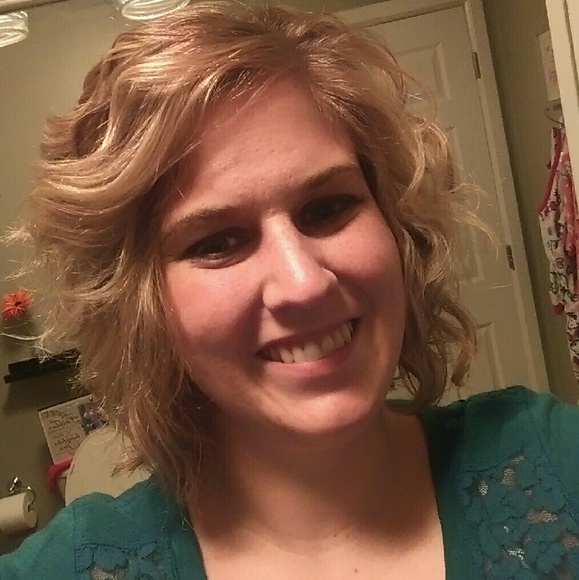 Profile Picture of Abby Balster (@abbybalster) on Poshmark