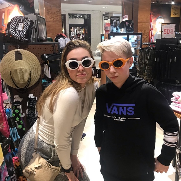 Profile Picture of Chloe Zeiszler (@chloezeiszler) on Poshmark