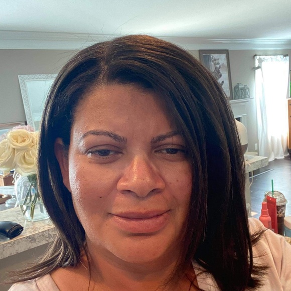 Profile Picture of Lisa Dailey (@naasil) on Poshmark